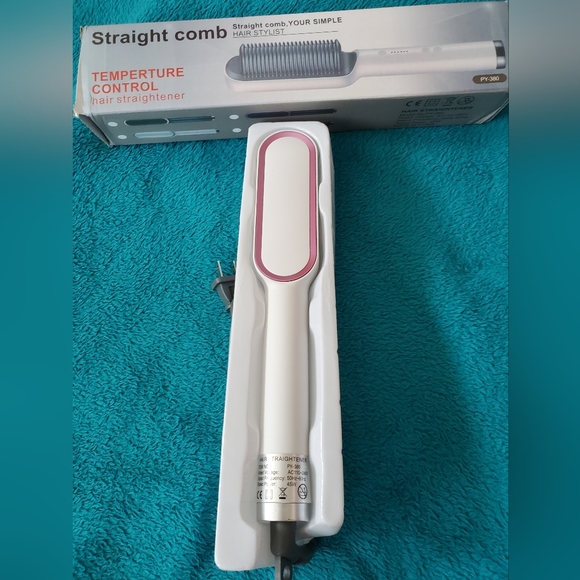 Hair Straightener Comb/Brush - Picture 3 of 6